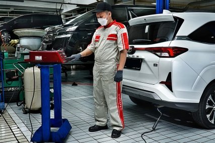Uji Emisi Cegah Keracunan Gas CO dan Tekan Polusi Udara, Termasuk Menjaga Performa dan Keiritan Mesin Mobil Hybrid Toyota